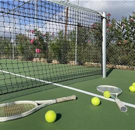 5 bedroom luxury villa with infinity pool, sea views and tennis court near Chania, sleeps 10